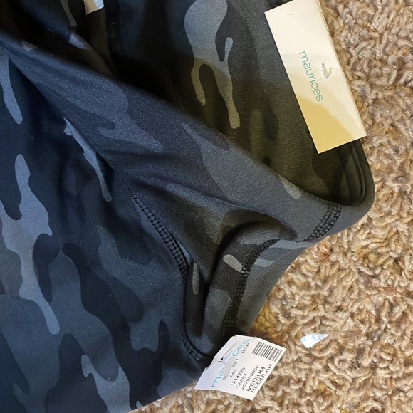 HUGE LEGGING BUNDLE - Picture 12 of 12